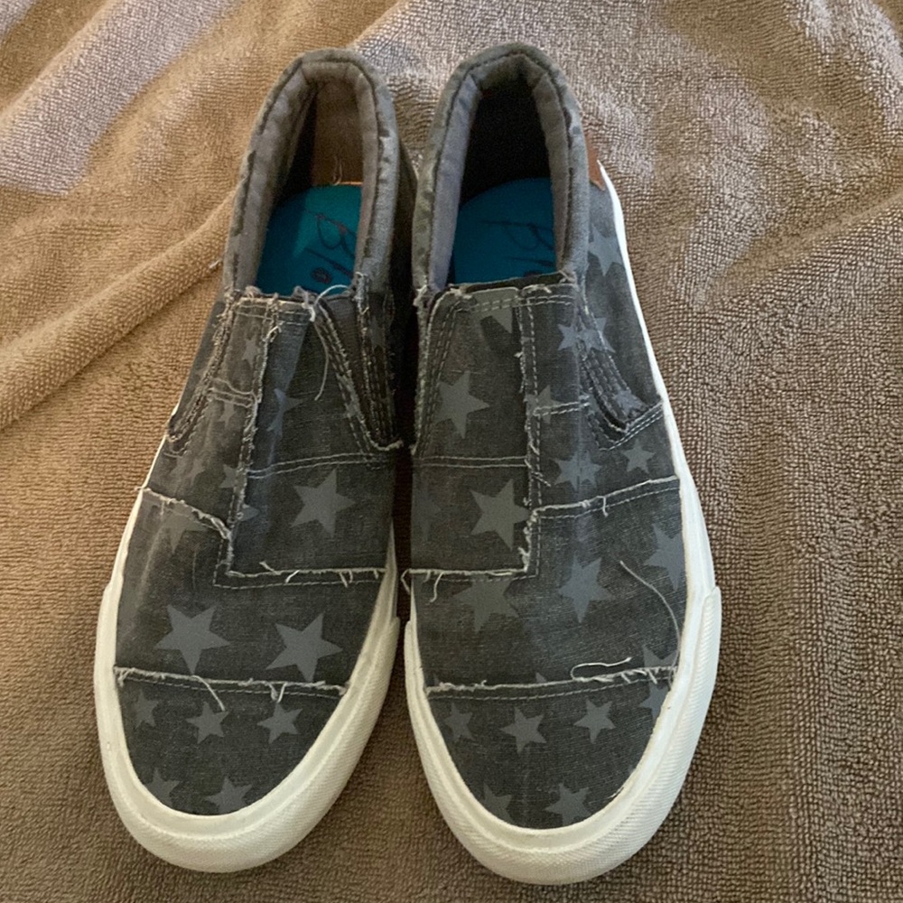 Blow fish slip on sz 10 with stars